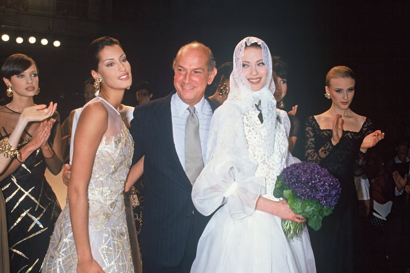 galleries/2014/10/21/oscar-de-la-renta-dead-at-82-his-life-in-photos/141020-oscar-3_vaollv