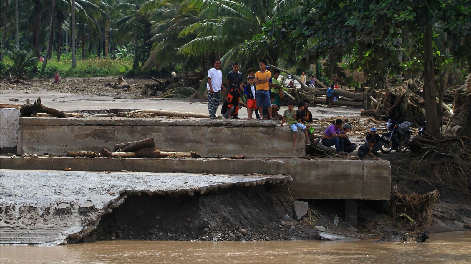 171223-philippines-storm-death-toll-cheat_jligjj