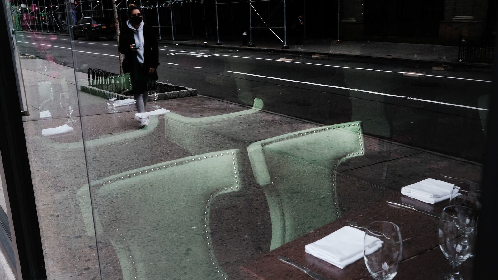 200326-hf-out-of-work-bartenders-tease2_eso6wv