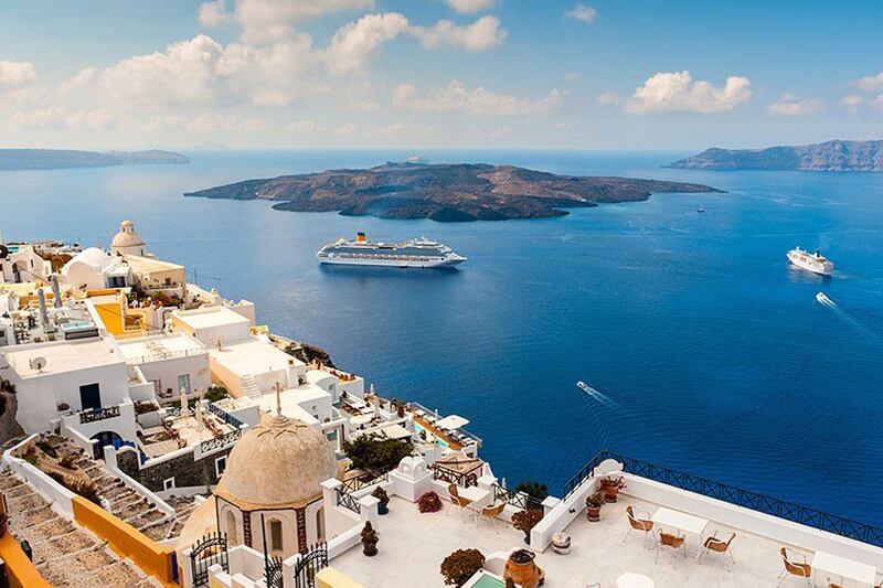 galleries/2013/10/25/top-25-islands-in-the-world-photos/top-islands-santorini-fira_vrvgzu