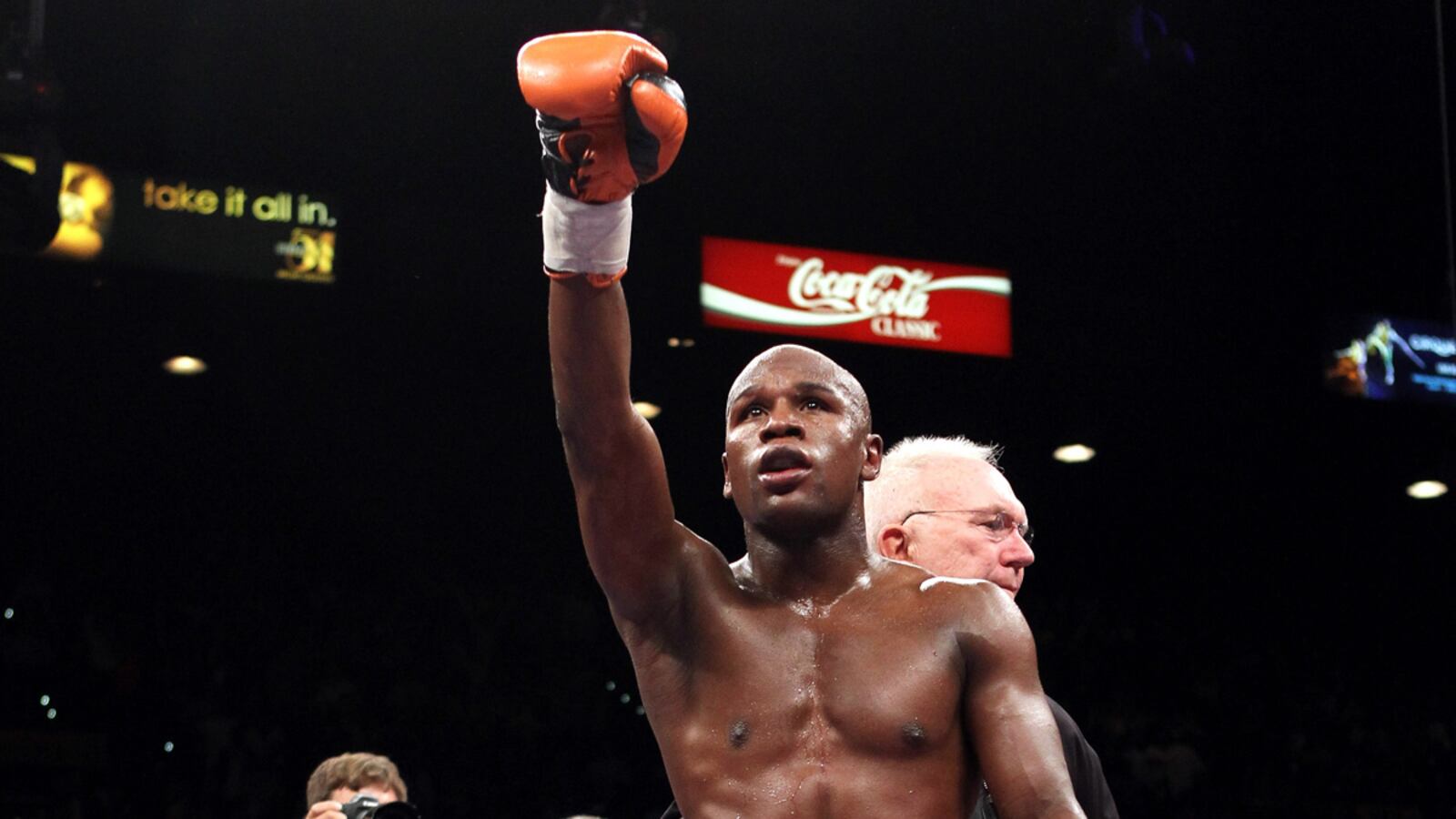 cheats/2011/09/18/mayweather-scores-controversial-ko/floyd-mayweather-cheap-shot-cs_qhgqfg