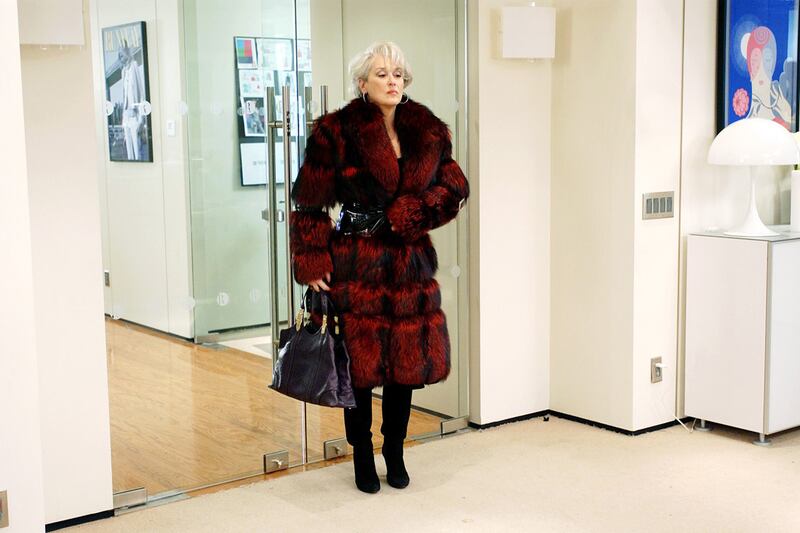 galleries/2011/12/19/margaret-thatcher-hillary-clinton-and-other-famous-handbag-owners-photos/powerful-handbags-prada_eqjkor