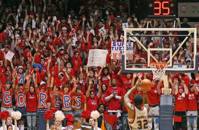 galleries/2011/03/20/die-hard-college-hoops-fans/college-basketball-fans---university-of-mississippi_e29eqn