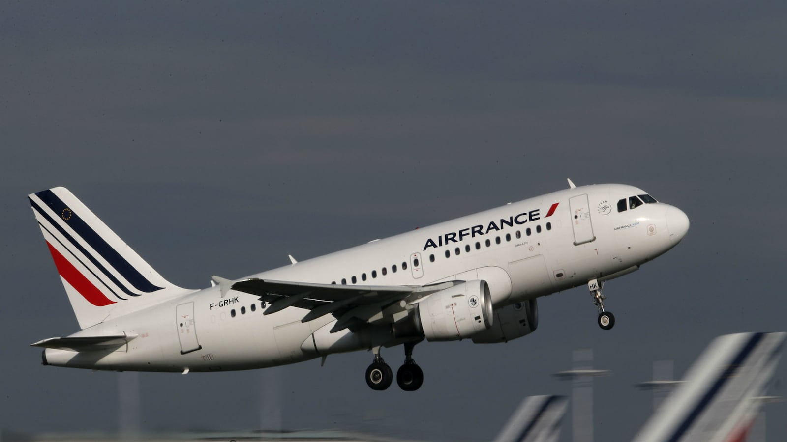 cheats/2015/12/08/paris-bound-flight-diverted-after-threat/151117-air-france-diverted-flights-cheat_m6jykg