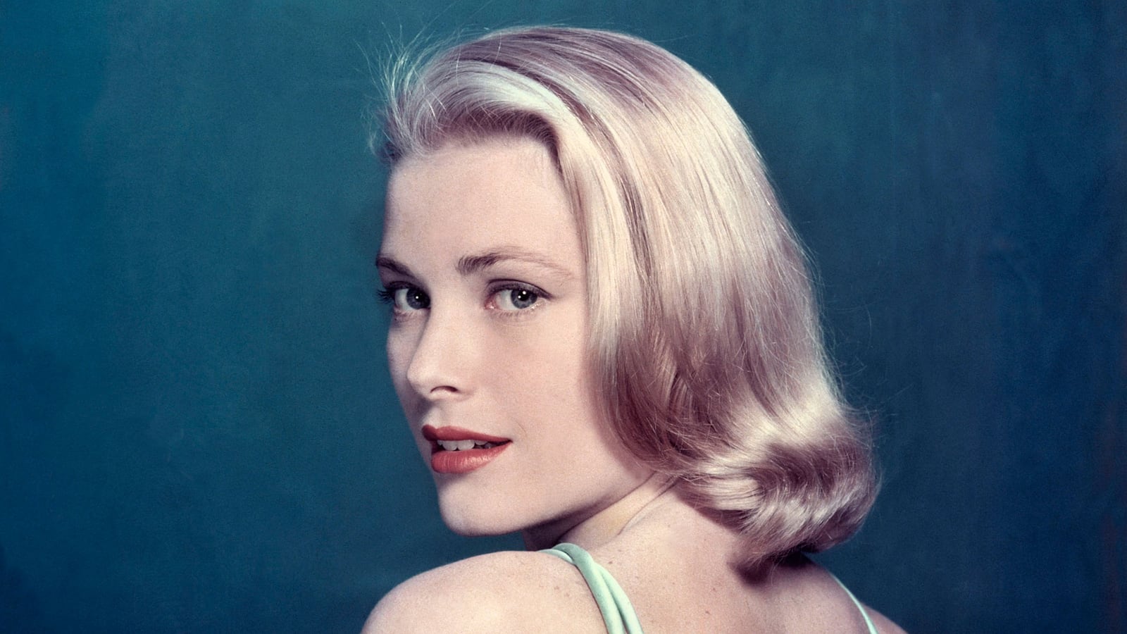 galleries/2013/10/28/remembering-grace-kelly/131025-grace-exhibit1-tease_jtpvti