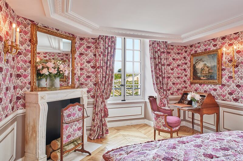 210802-O_Connor-hotel-Versailles-embed3_okuym1