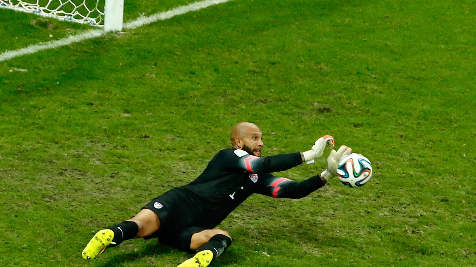 cheats/2014/07/11/fifa-snubs-tim-howard-for-goalie-award/140701-howard-soccer-tease_y7hqmb