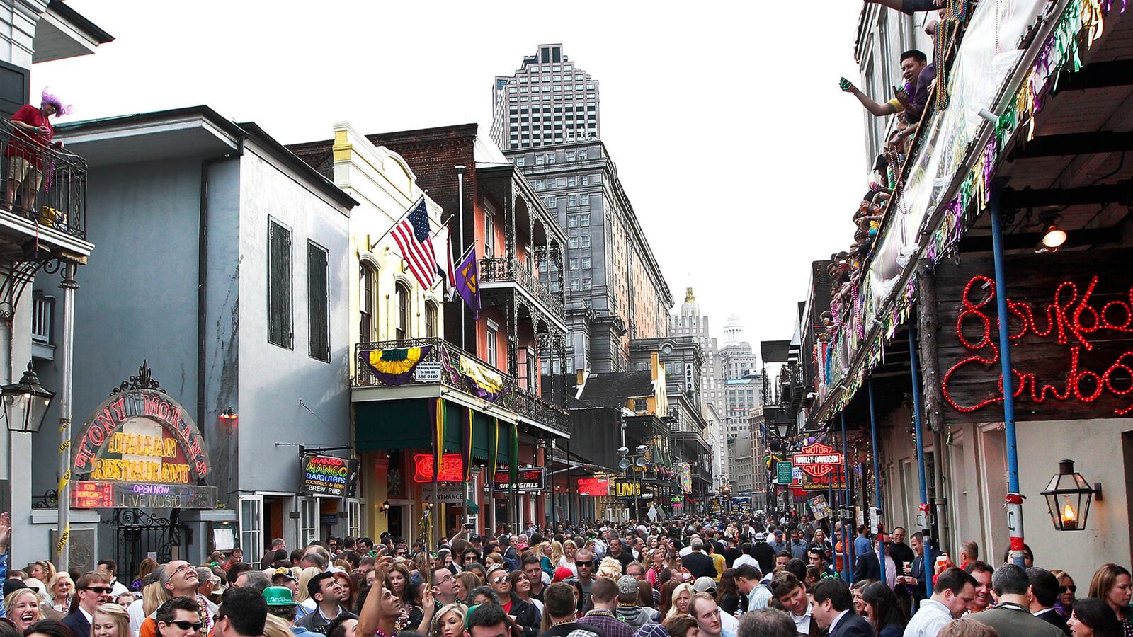 cheats/2013/02/10/four-shot-in-mardi-gras-celebrations/130210-shooting-new-orleans-cheat_znqygb