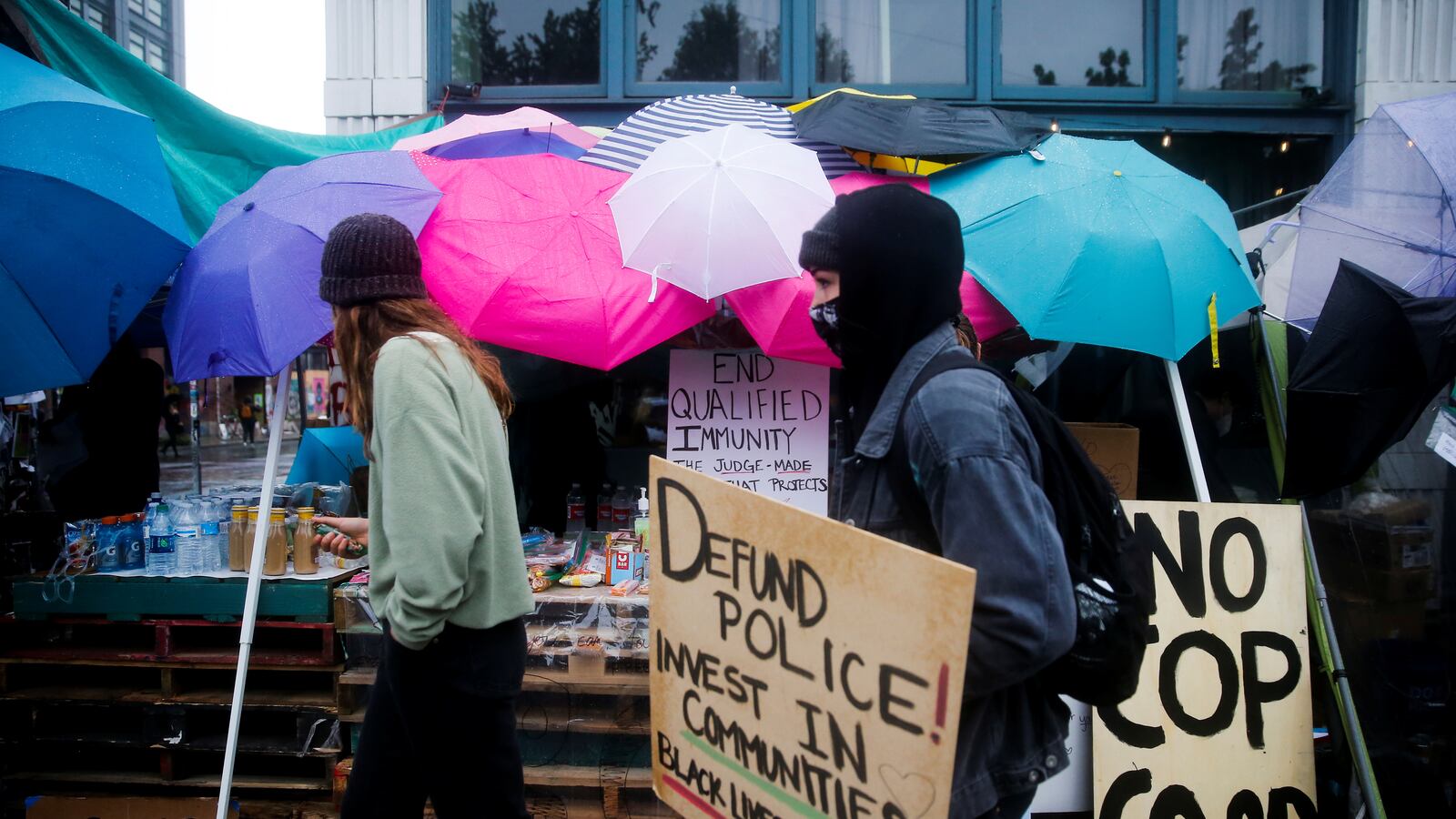 2020-06-10T065820Z_1879942652_RC266H9QBSRR_RTRMADP_3_MINNEAPOLIS-POLICE-PROTESTS-SEATTLE_lgvjy1