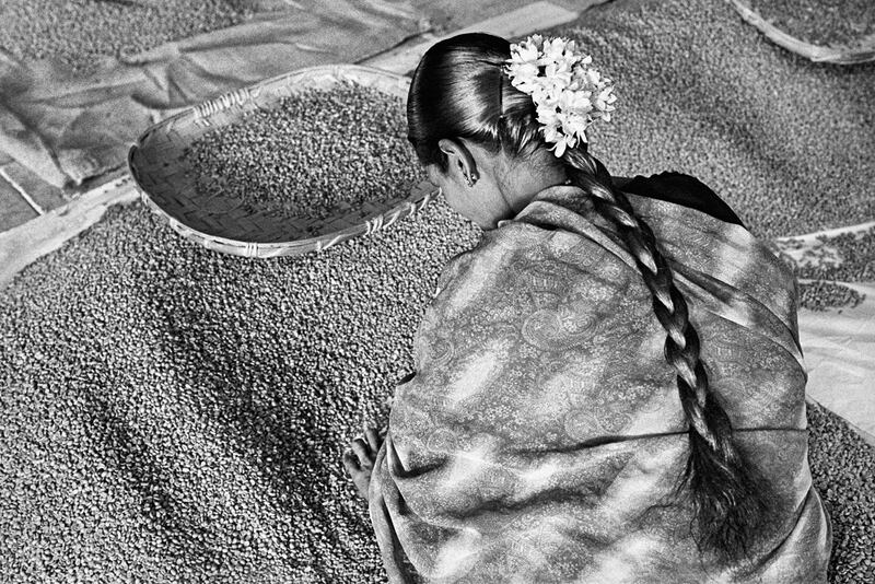 galleries/2015/10/11/sebasti-o-salgado-chronicles-coffee-plantations-photos/150622-salgado-coffee01_ovywbt