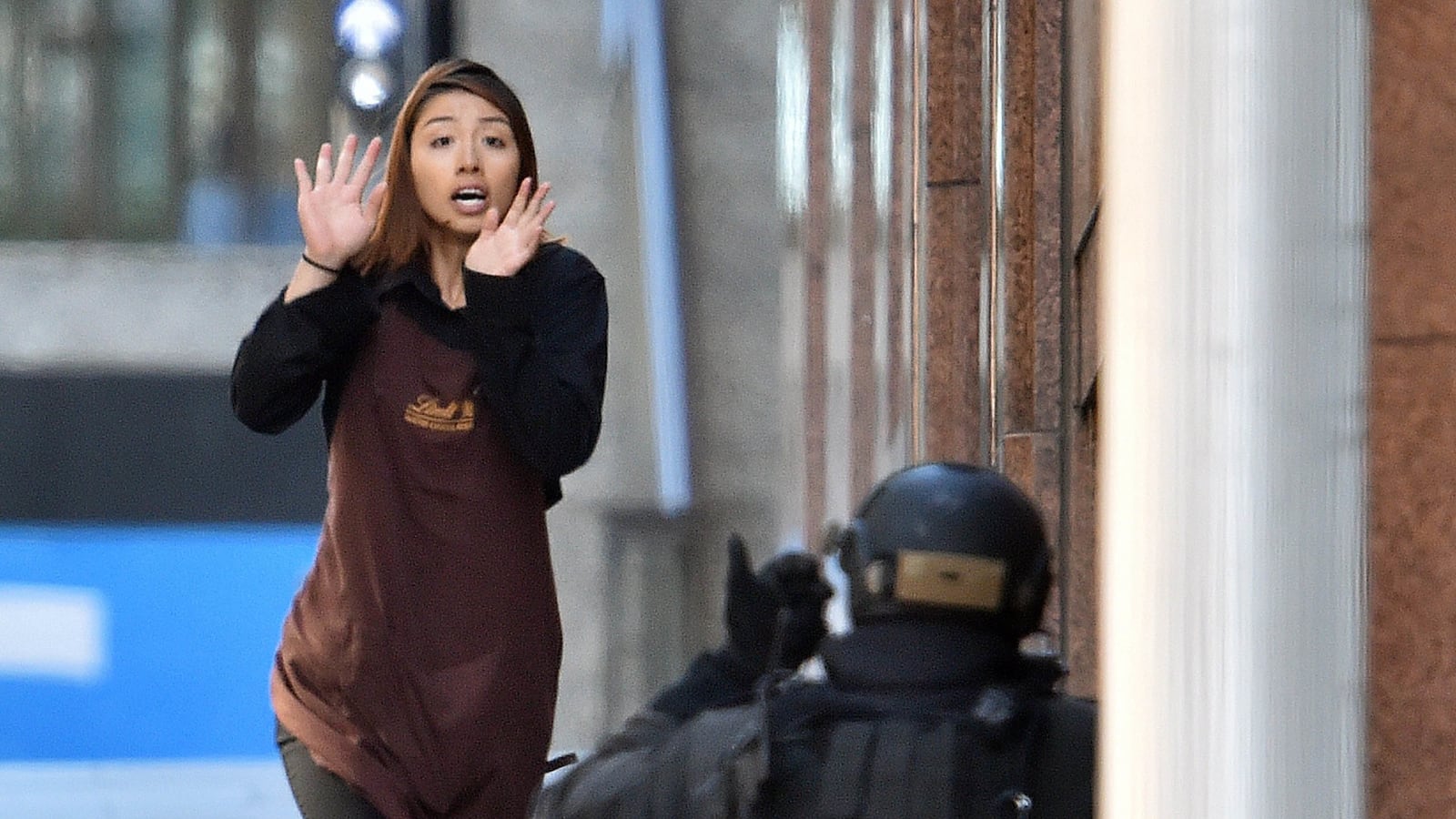 galleries/2014/12/15/syndey-standoff-photos/141215-sydney-hostage1_sdzocq