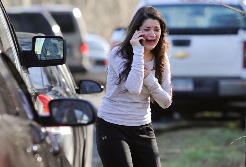 galleries/2012/12/15/connecticut-school-shooting-photos/14shooting7_uqvwx0