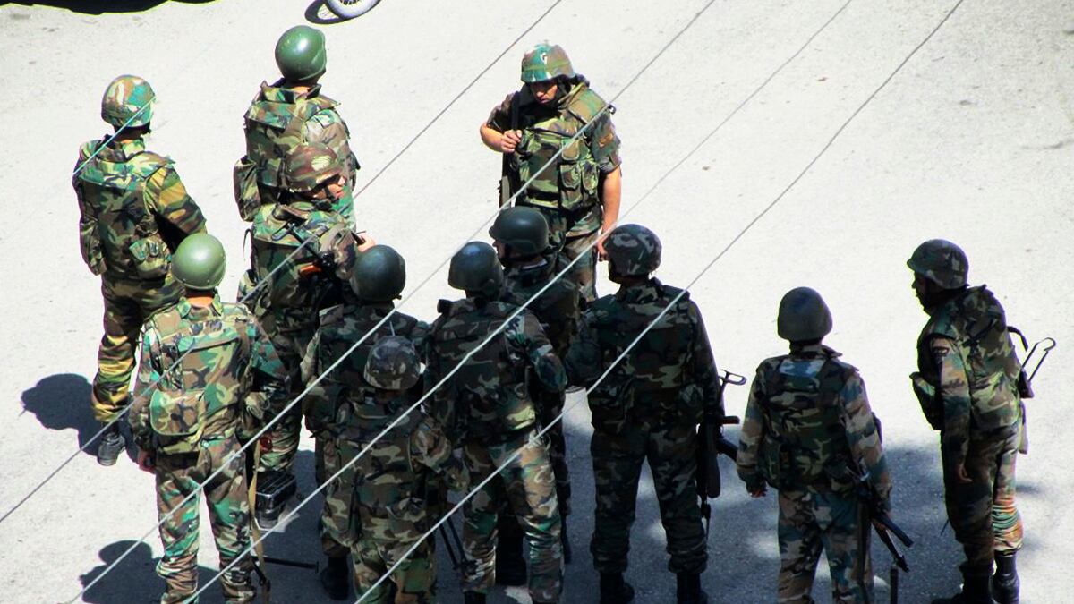 cheats/2011/08/03/syrian-tanks-besiege-rebel-city/syria-army-defector-dehghanpisheh_yibdhj