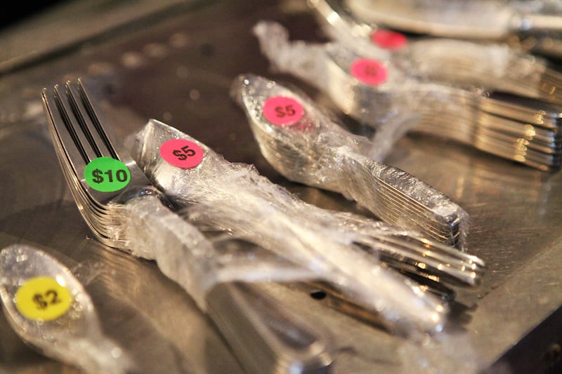 articles/2016/02/06/la-lunchonette-s-sad-sold-out-farewell/160205-goldstein-La-Luncheonette-4_ks38f5