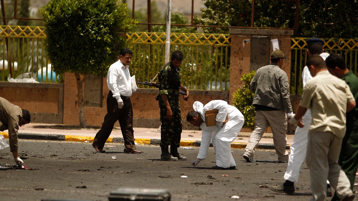 cheats/2012/05/21/bomber-kills-at-least-20-in-yemen/yemen-suicide-bombing-military-parade-cheat_ea2w1s