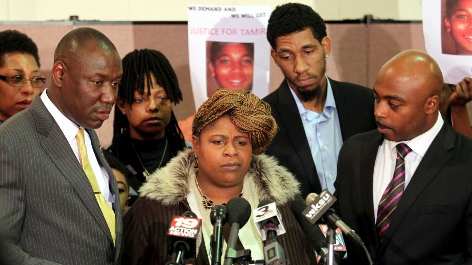 cheats/2014/12/08/tamir-rice-s-mom-convict-cop/141208-tamir-rice-mom_r1t2lr