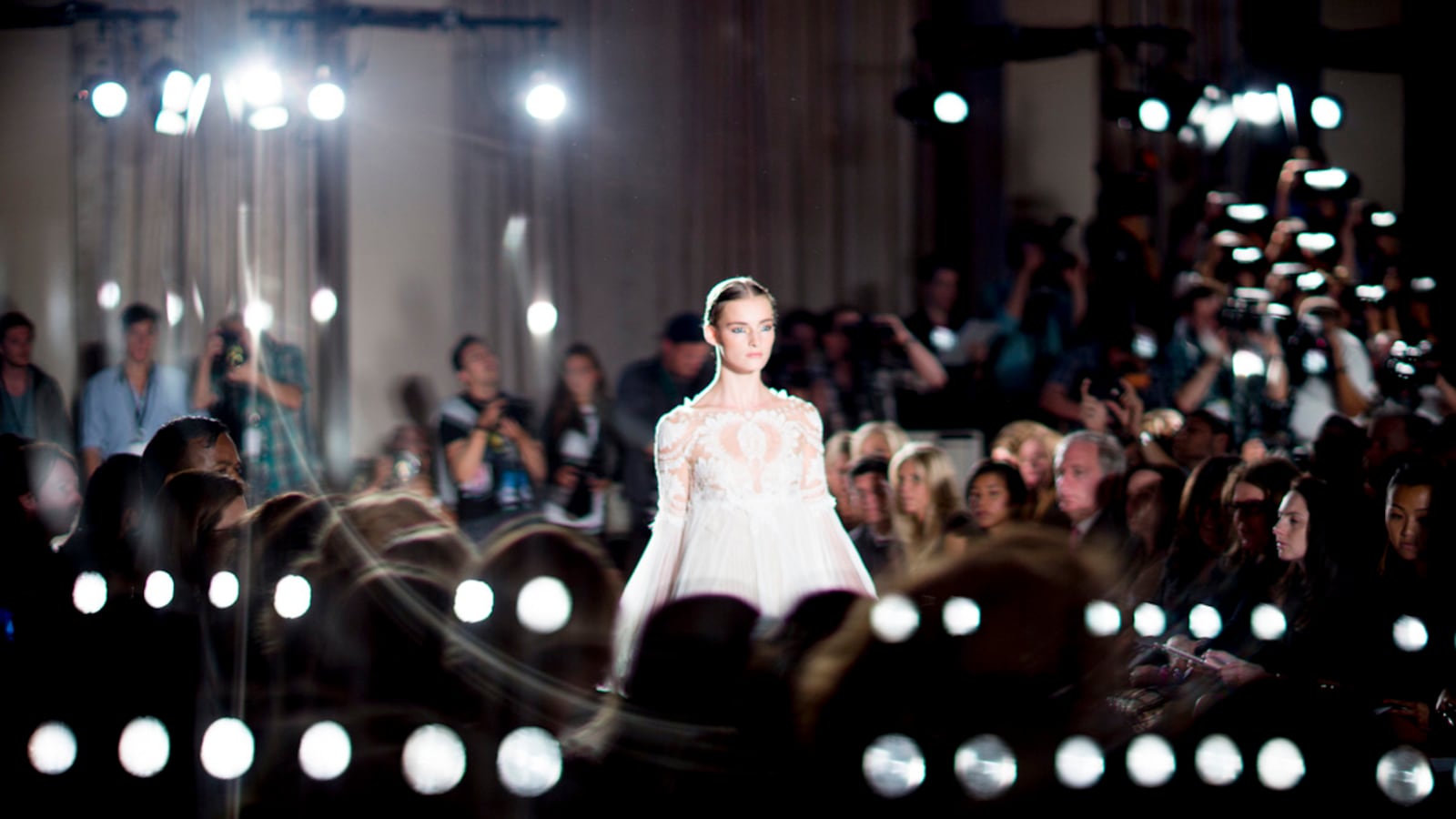 galleries/2012/09/13/backstage-at-marchesa-spring-summer-2013-at-new-york-fashion-week-photos/marchesa-tachman-21_tvlars