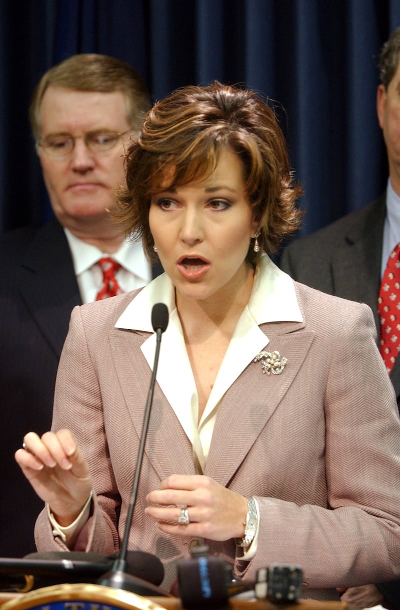 galleries/2013/06/08/former-miss-america-erika-herold-sarah-palin-and-other-pageant-queens-turned-politicos/130607-political-pagent-07_fahccn