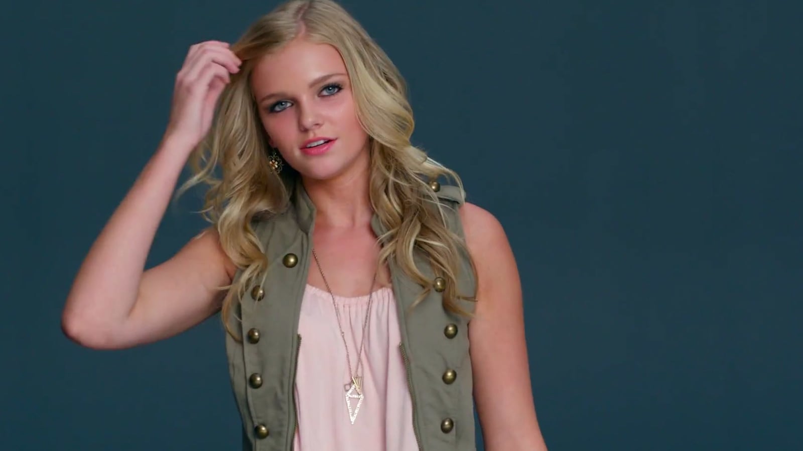 articles/2014/06/30/yes-always-s-like-a-girl-campaign-is-great-but-it-s-also-deceptive/140627-shire-likeagirl-tease_msq314