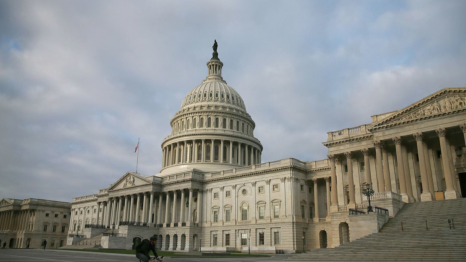 articles/2013/10/28/congress-can-become-civil-and-productive-if-moderate-voters-demand-it/131027-congress-dubois-tease_k4fmna