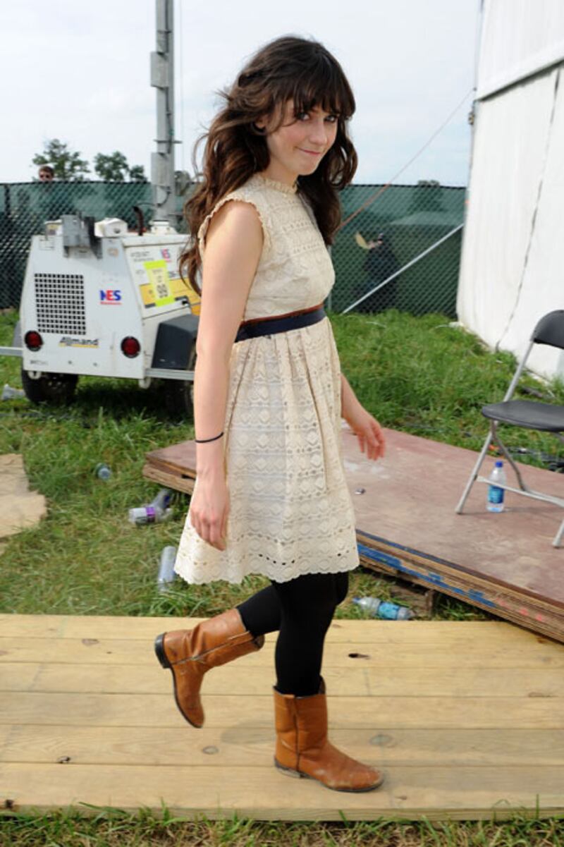 galleries/2010/08/13/summer-concert-style/summer-concert-style---zooey-deschanel_uru0au
