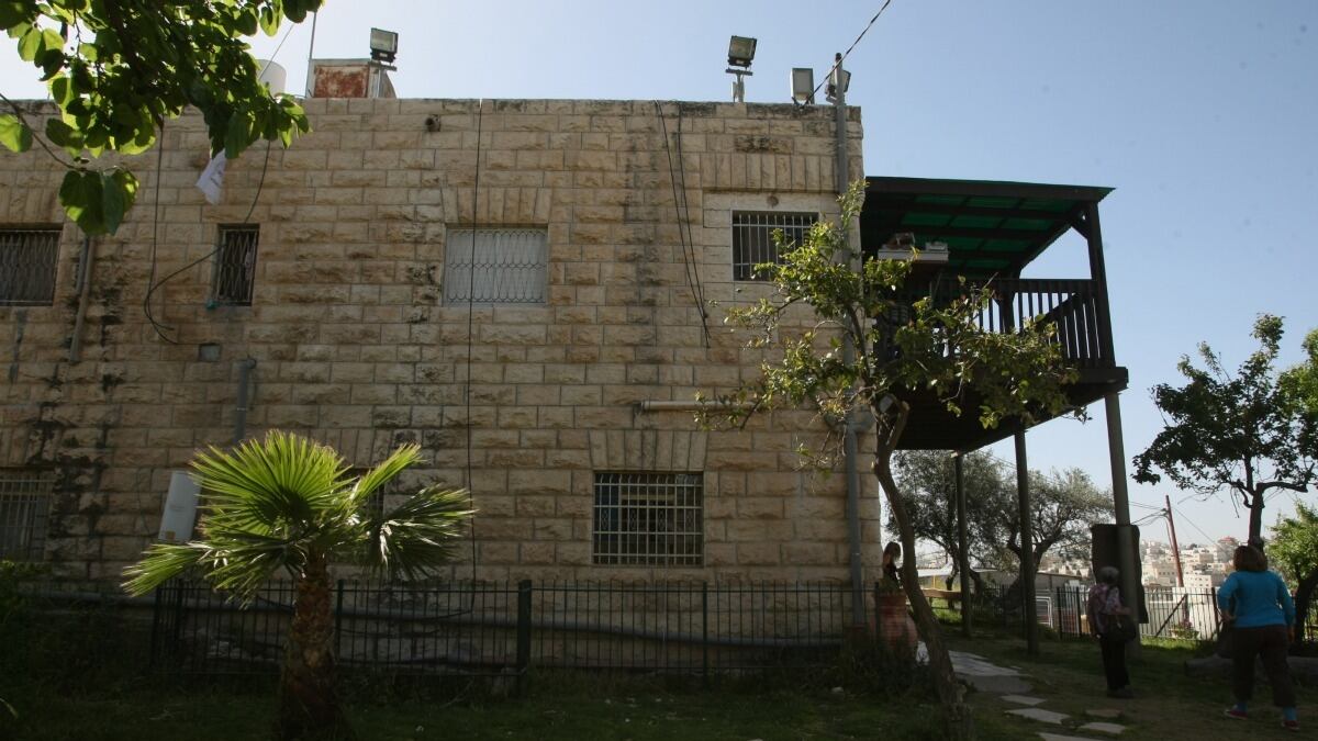 cheats/2012/04/23/court-orders-hebron-settlers-out/hebron-settlers-house-cheat_blkuky