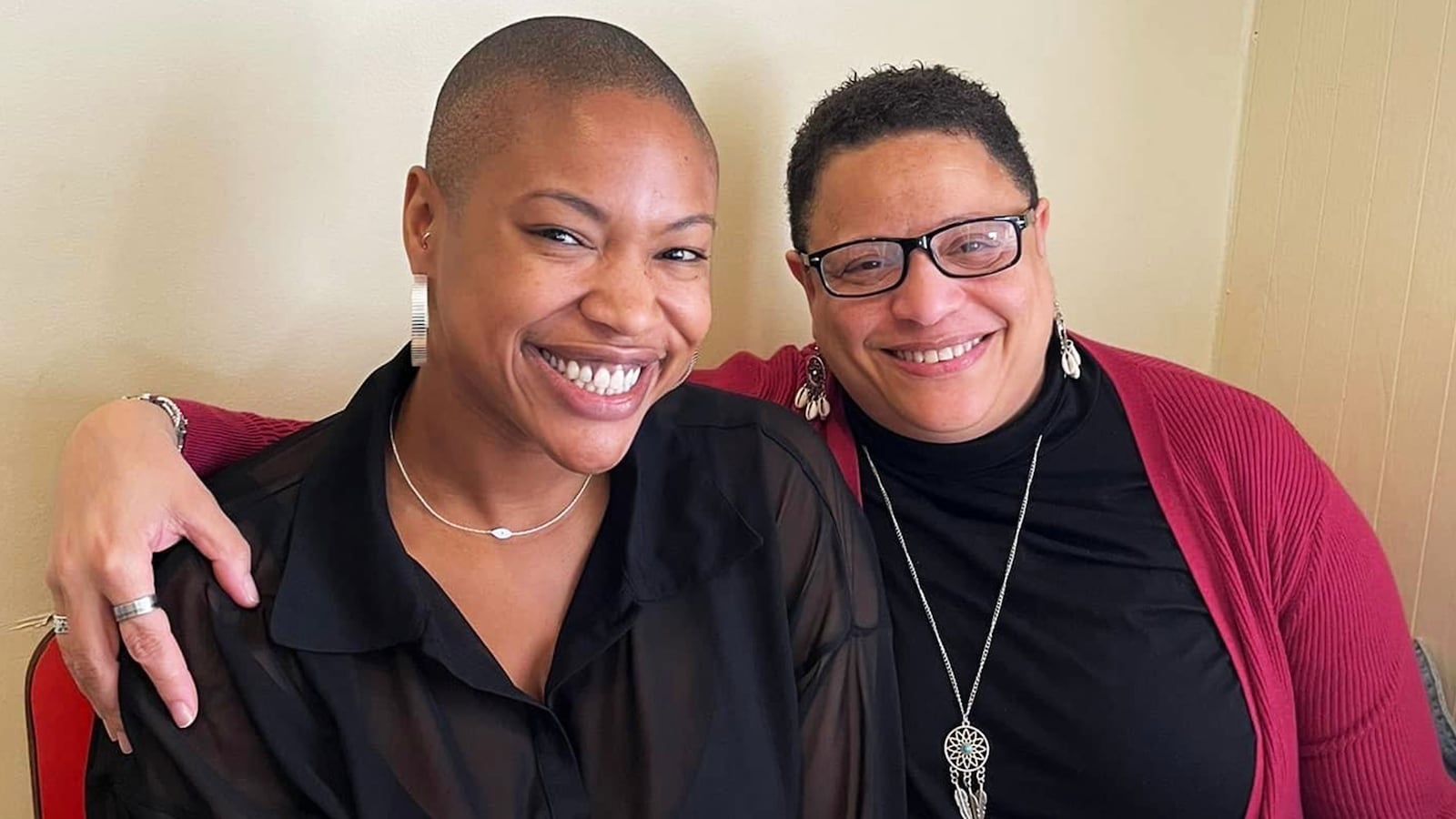 230525-Johnson-Foster-Family-tease_b68fat