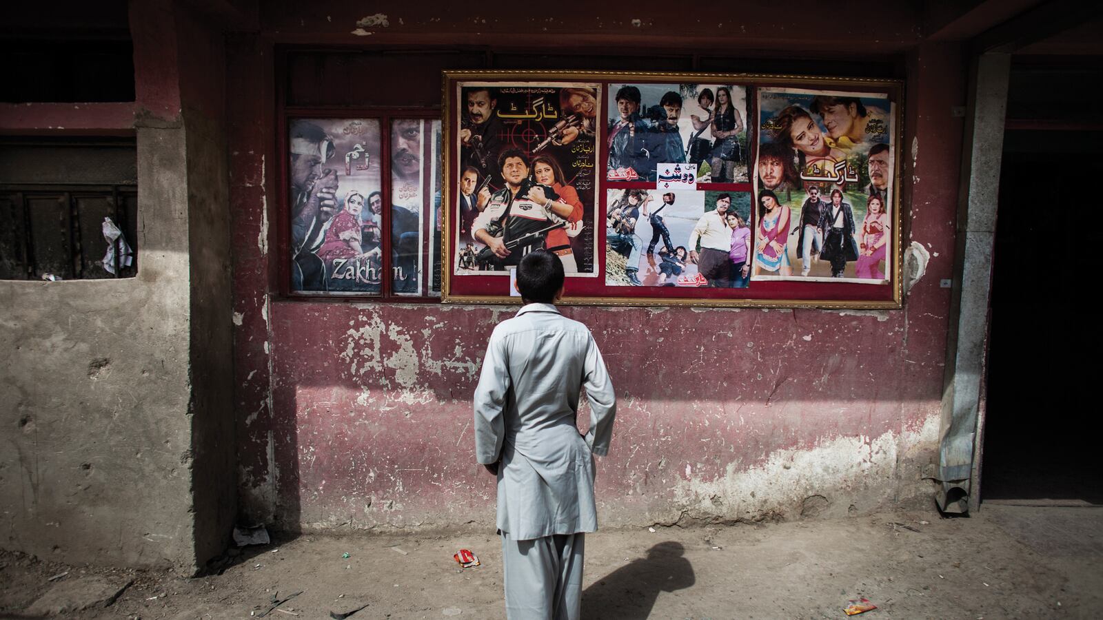 articles/2014/04/13/kabul-s-major-motion-picture-cinema-is-reborn-in-afghanistan/forbiddenreel-saruk-330_fzxrom