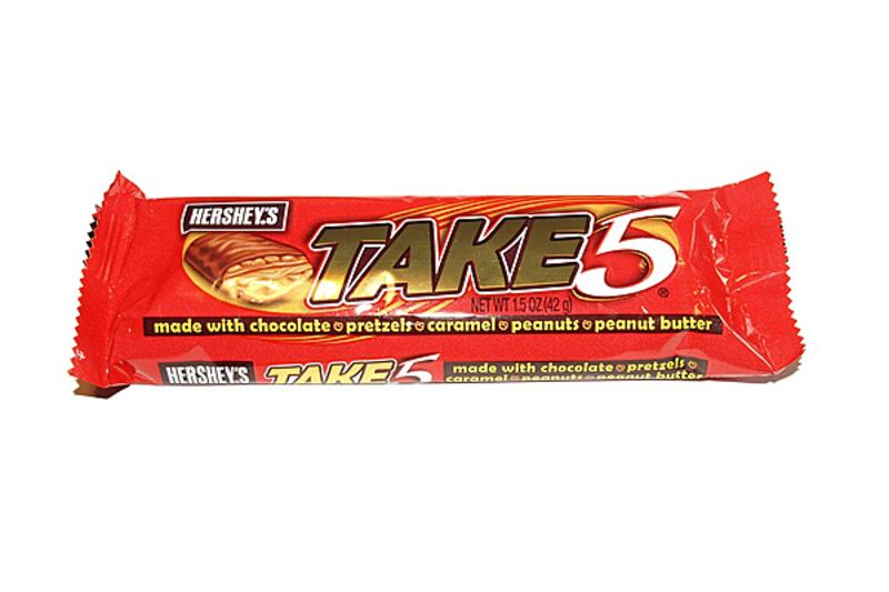 galleries/2011/10/14/most-fattening-halloween-candy-snickers-twix-kit-kat-candy-corn-photos/deadliest-halloween-candy-most-fattening-gal-take-5_v4yrtm