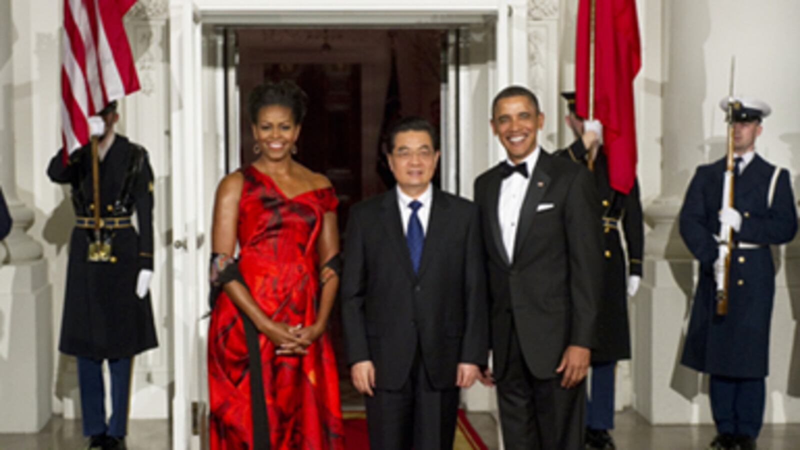 articles/2011/01/19/michelle-obama-in-alexander-mcqueen-lady-in-red-at-white-house-state-dinner/state-dinners_154118_ongnli