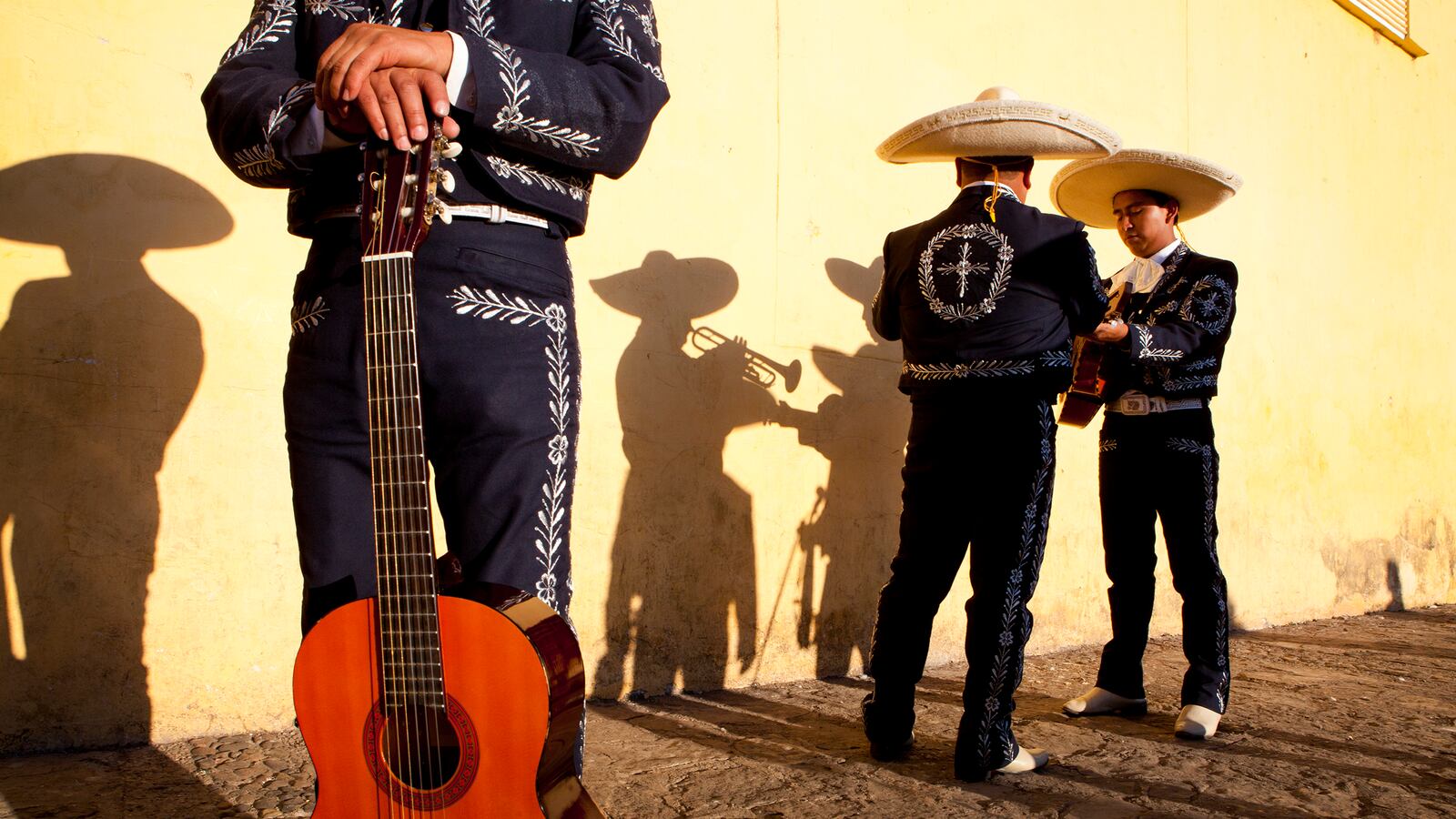 articles/2014/02/26/the-second-life-of-san-miguel-de-allende/140225-willens-sanmiguel-tease_ixsusi