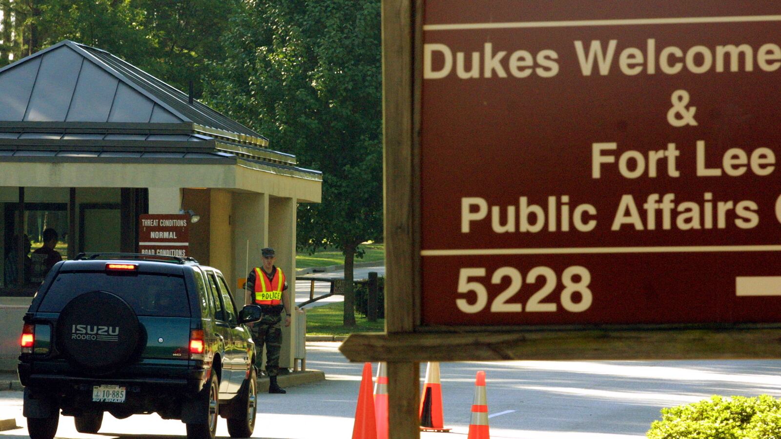 cheats/2014/08/25/ft-lee-virginia-reports-active-shooter/140825-fort-lee-virginia-shooting-cheat_hygcu1