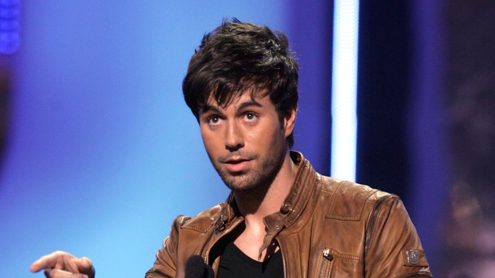 articles/2011/11/30/why-enrique-iglesias-is-still-hot/enrique-iglesias-setoodeh_nj8tf6
