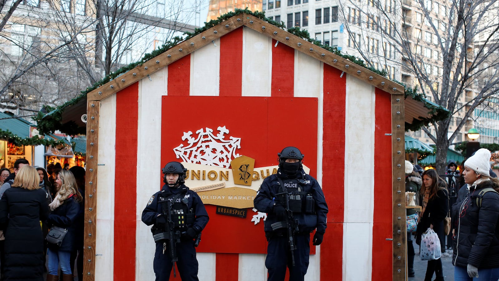 articles/2016/12/22/new-york-city-christmas-market-now-guarded-by-heavily-armed-and-armored-cops/161221-daly-terror-nyc-tease.jpg_jrcube