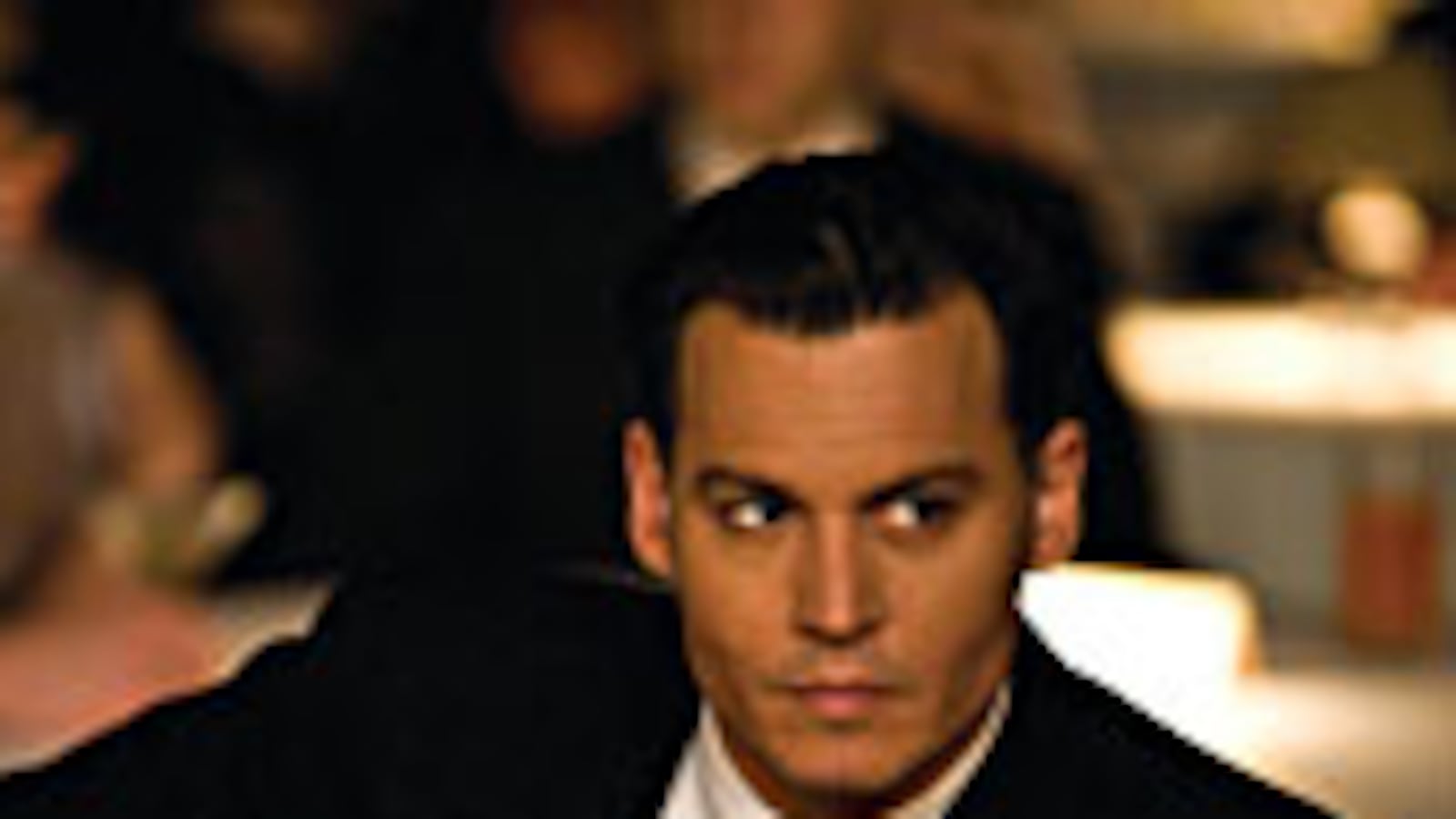 articles/2009/07/05/how-public-enemies-kills-its-gangsters/crouch-public-enemies_35862_vkoy4p