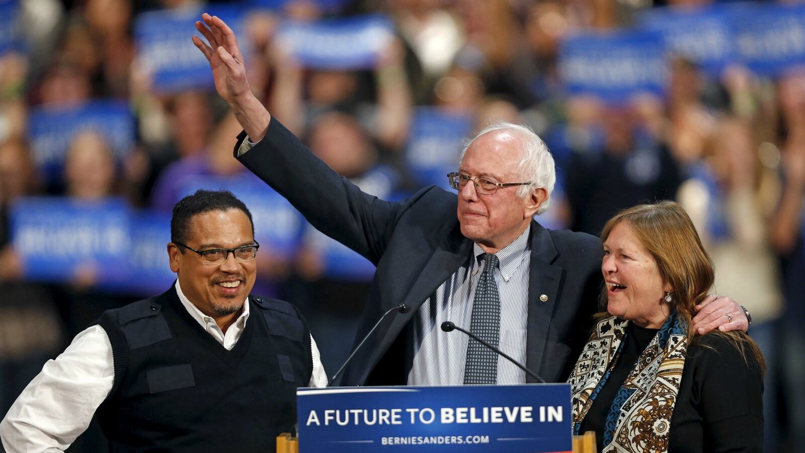 cheats/2016/11/10/sanders-backs-ellison-for-dnc-chair/161110-sanders-ellison-cheat_iutmw0