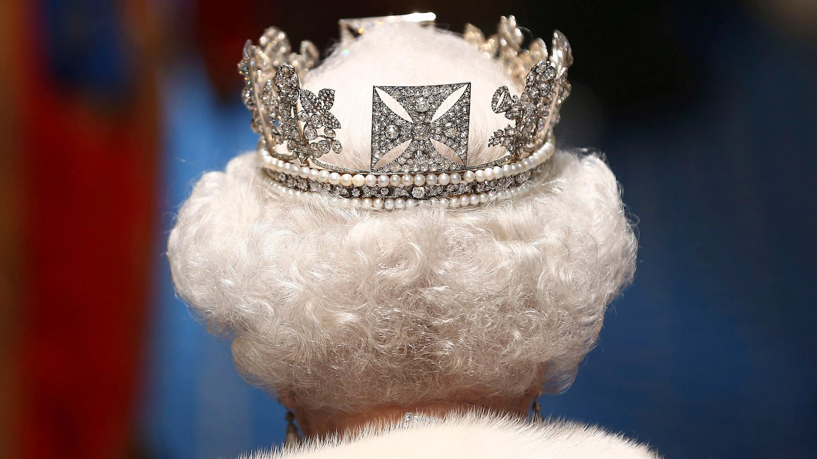 170623-irving-queen-tease_vcbnmy