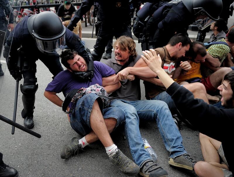 galleries/2011/05/27/protests-in-spain-turn-violent/spain-protests-8_hjjlse