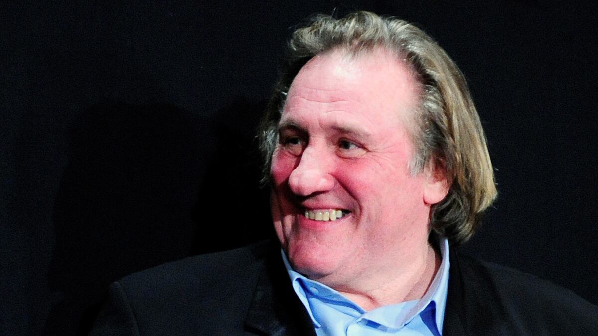 cheats/2011/08/17/gerard-depardieu-pees-on-plane/gerard-depardieu-urinates-plane-cheat_rgat0c