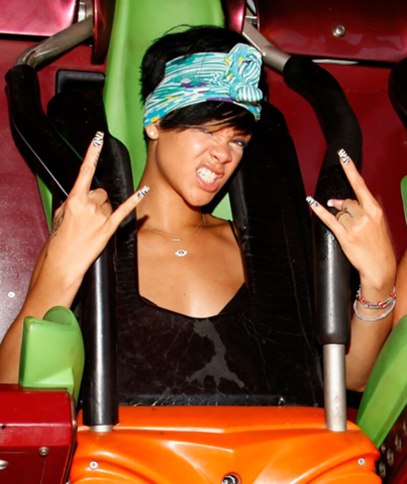galleries/2012/07/21/celebrity-roller-coaster-faces-kim-kardashian-katy-perry-justin-bieber-and-more-photos/roller-coaster-faces-rihanna_hh31o3