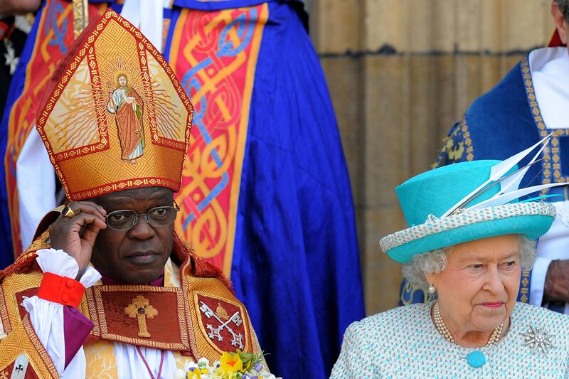 articles/2012/04/05/queen-philip-and-beatrice-distribute-maundy-money/royalist-maundy1_jadigo