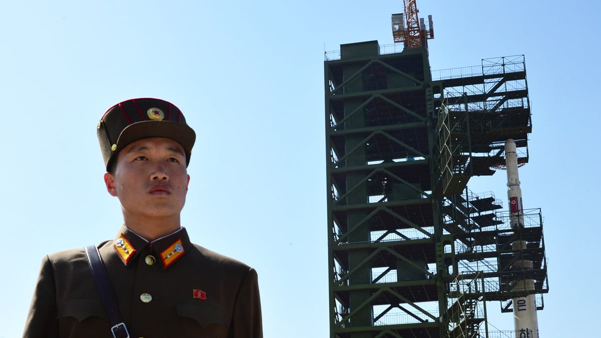 cheats/2012/04/12/n-korea-moves-forward-with-launch/north-korea-launch-box_qcwpb2