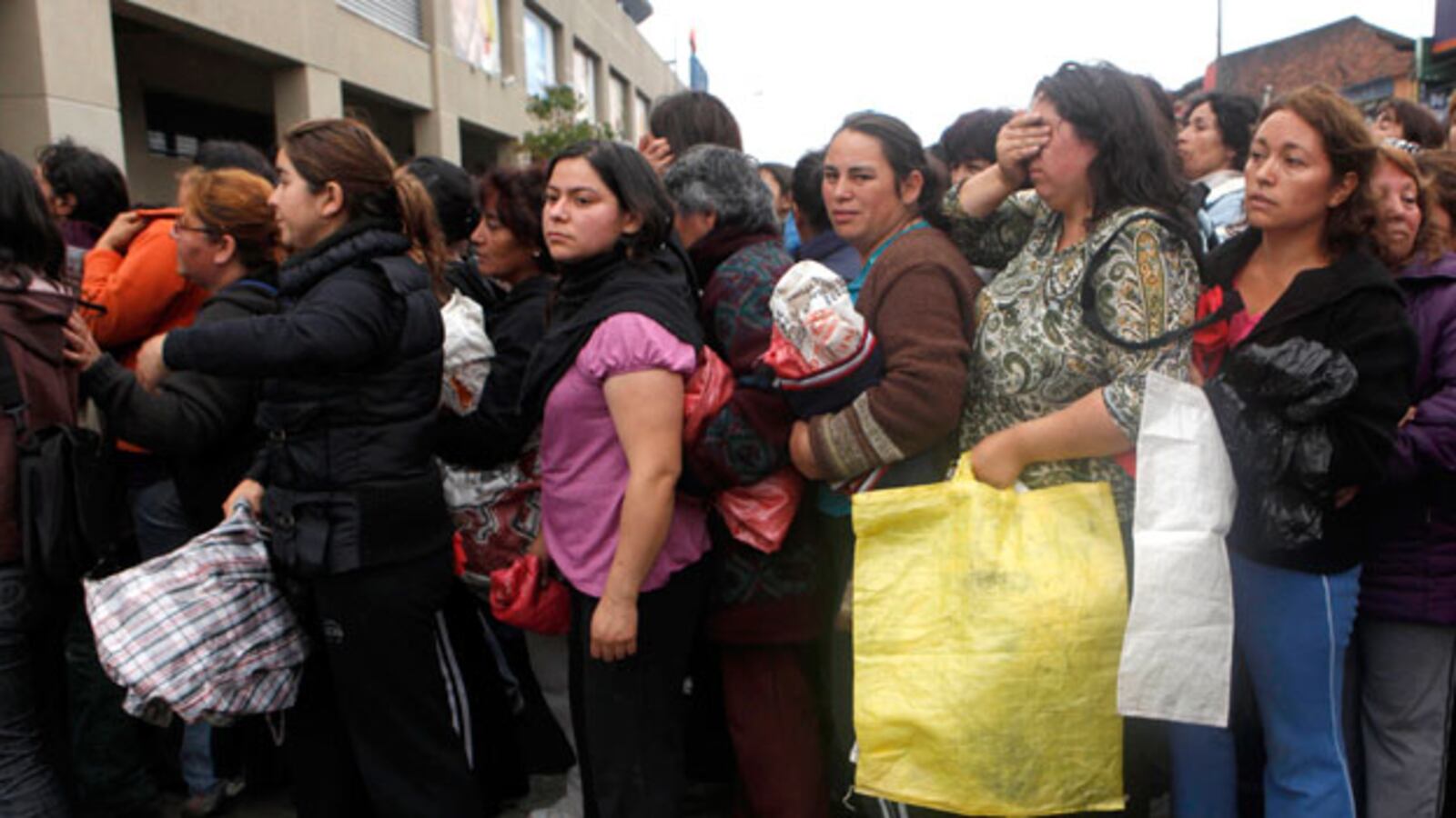 cheats/2010/02/28/chile-opens-door-to-aid/chile-earthquake-3_x5klmh