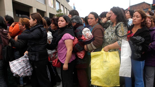 cheats/2010/02/28/chile-opens-door-to-aid/chile-earthquake-3_x5klmh