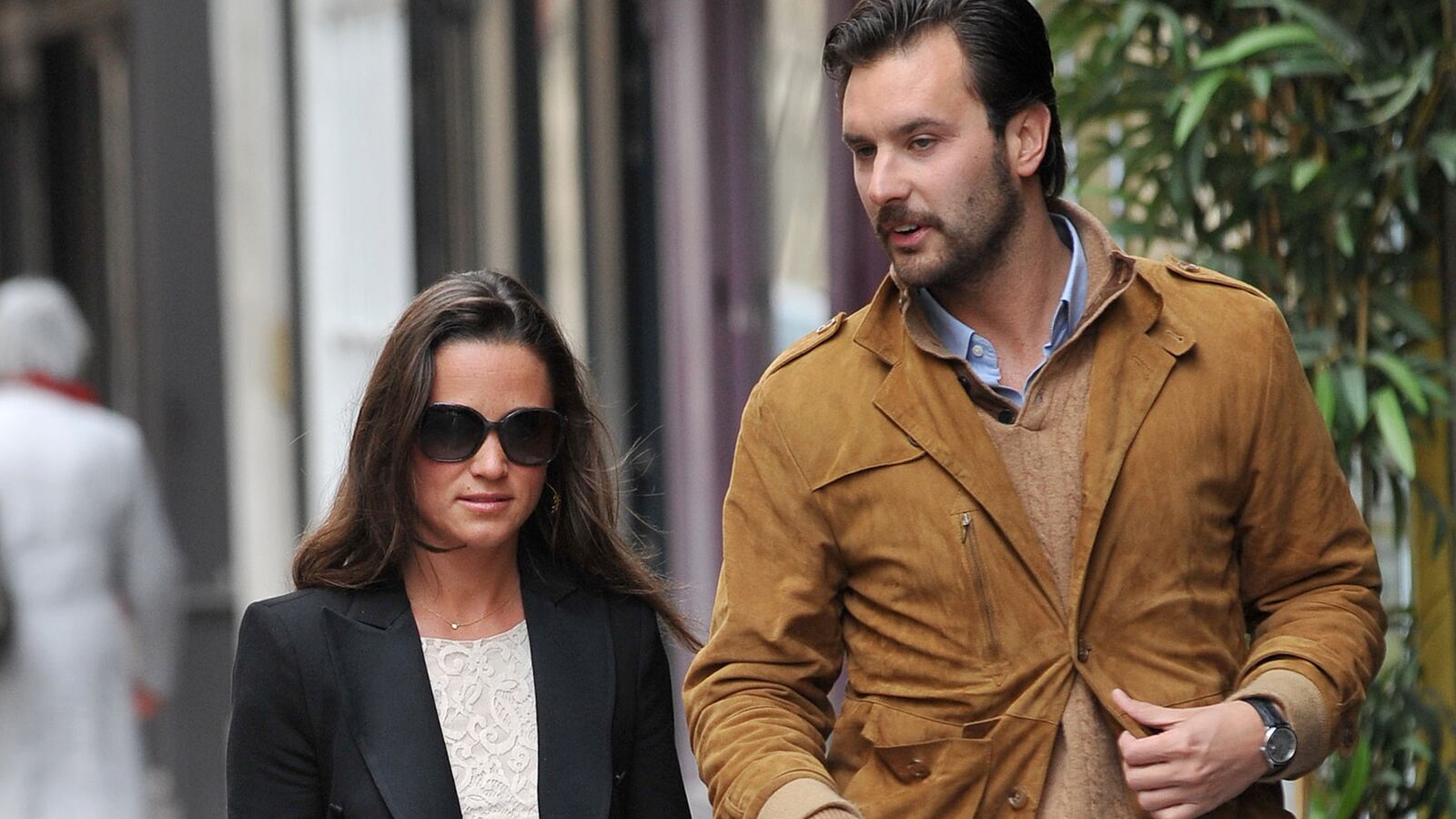 cheats/2012/04/17/pippa-attended-opulent-party/pippa-de-soultrait-cheat_xmqxhp