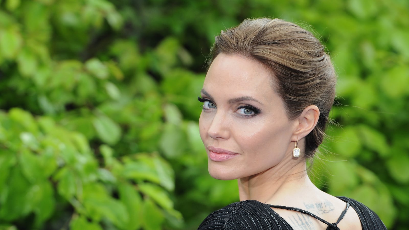 cheats/2014/12/10/jolie-others-savaged-in-hacked-sony-emails/141210-jolie-hack-cheat_xtcagt