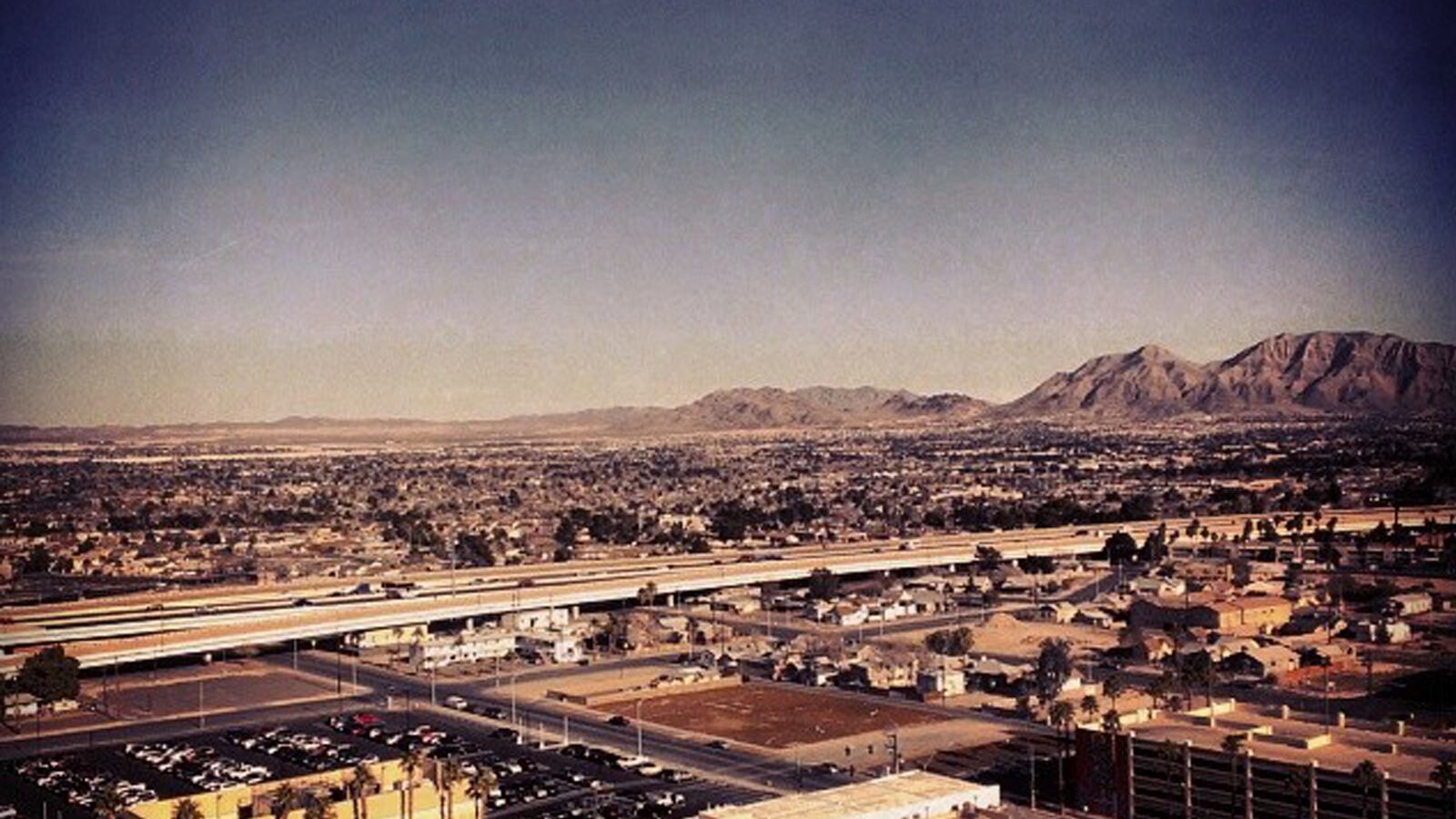 articles/2014/01/16/a-tech-millionaire-bets-on-the-urban-revival-of-downtown-las-vegas/140115-kunst-vegas-tease_jakyyr