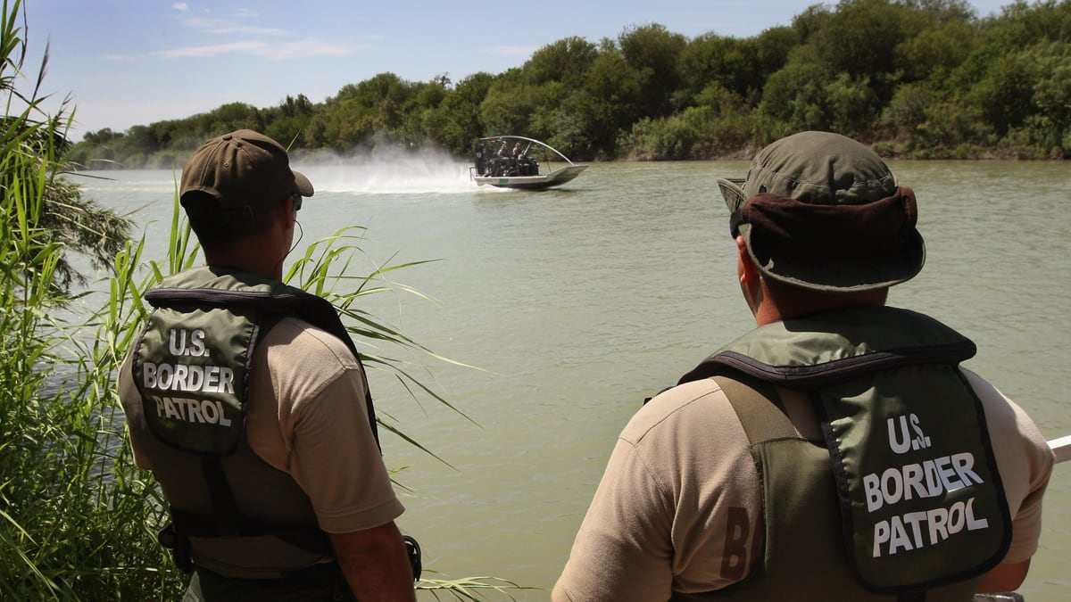 articles/2011/12/02/republicans-want-a-fence-on-the-border-big-mistake/laredo-texas-kaplow-1_rurkxg