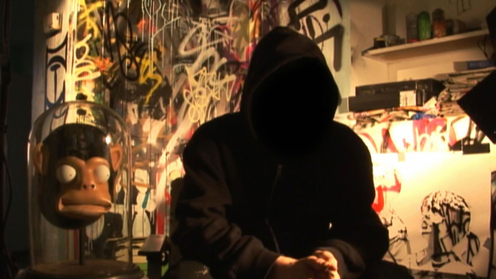 articles/2013/11/07/is-damien-hirst-behind-the-banksy-machine/131106-banksy-conspiracy_luekvw