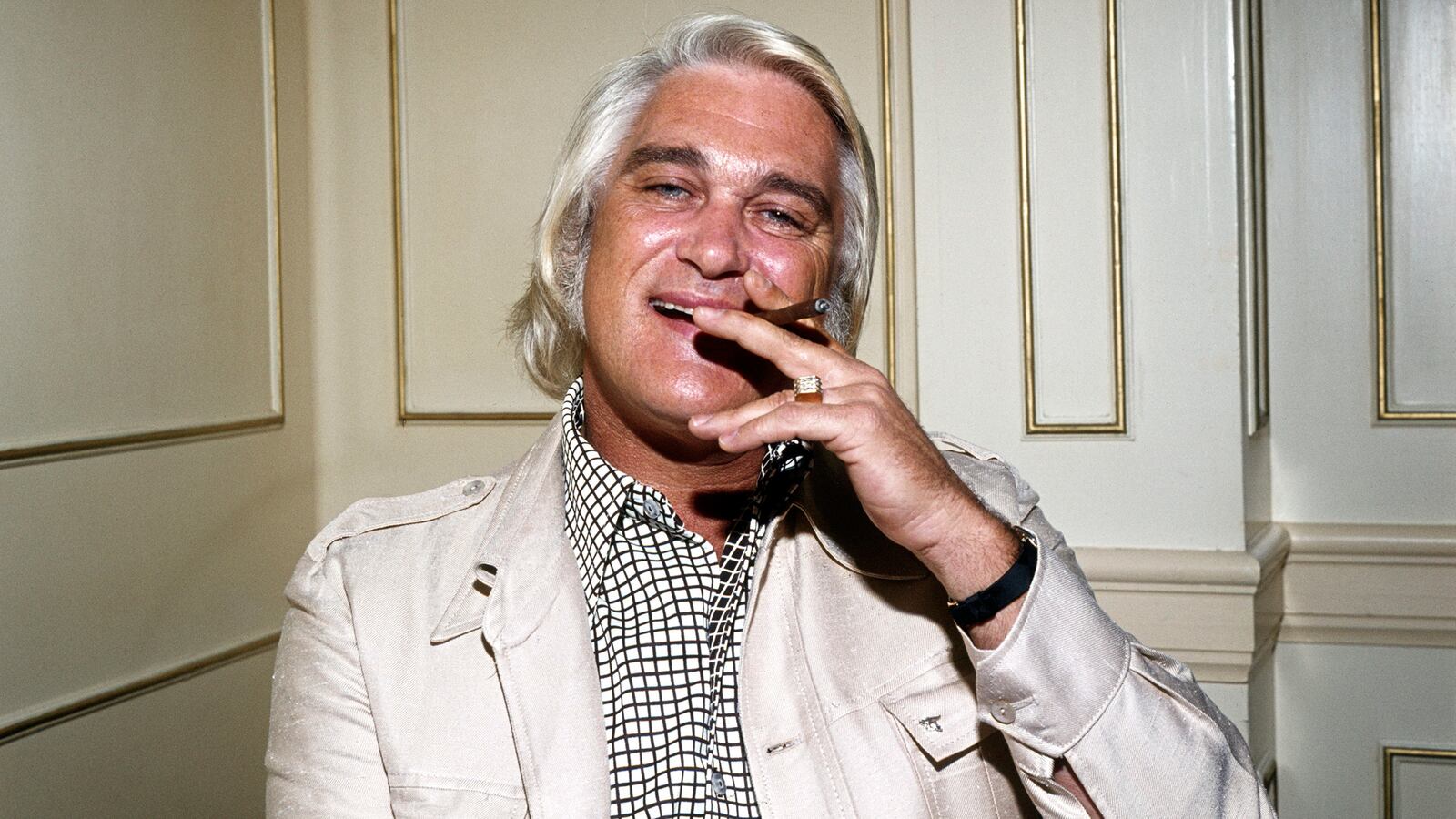 articles/2015/11/04/when-charlie-rich-set-the-cmas-on-fire-40-years-ago/151104-kirell-rich-tease_wxpd4l